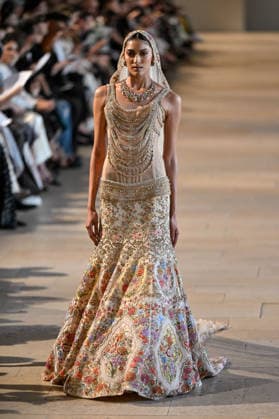 PFW Haute Couture Rahul Mishra Runway JR A model walks the runway at the Rahul Mishra show during Haute Couture Fashion Week in Paris, France, on 6 July 2026. Photo by Julien Reynaud APS-Medias ABACAPRESS.COM Paris France  Copyright: xReynaudxJulien APS-Medias ABACAx