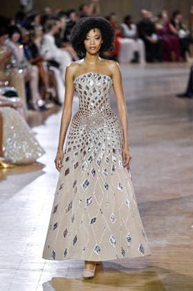 PFW Haute Couture Tony Ward Runway JR A model walks the runway at the Tony Ward show during Haute Couture Fashion Week in Paris, France, on 6 July 2026. Photo by Julien Reynaud APS-Medias ABACAPRESS.COM Paris France  Copyright: xReynaudxJulien APS-Medias ABACAx