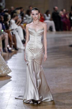 PFW Haute Couture Tony Ward Runway JR A model walks the runway at the Tony Ward show during Haute Couture Fashion Week in Paris, France, on 6 July 2026. Photo by Julien Reynaud APS-Medias ABACAPRESS.COM Paris France  Copyright: xReynaudxJulien APS-Medias ABACAx