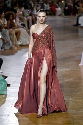 PFW Haute Couture Tony Ward Runway JR A model walks the runway at the Tony Ward show during Haute Couture Fashion Week in Paris, France, on 6 July 2026. Photo by Julien Reynaud APS-Medias ABACAPRESS.COM Paris France  Copyright: xReynaudxJulien APS-Medias ABACAx