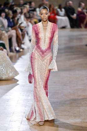 PFW Haute Couture Tony Ward Runway JR A model walks the runway at the Tony Ward show during Haute Couture Fashion Week in Paris, France, on 6 July 2026. Photo by Julien Reynaud APS-Medias ABACAPRESS.COM Paris France  Copyright: xReynaudxJulien APS-Medias ABACAx