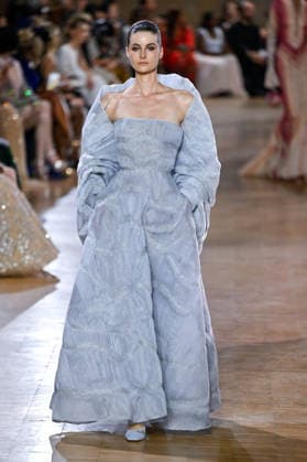 PFW Haute Couture Tony Ward Runway JR A model walks the runway at the Tony Ward show during Haute Couture Fashion Week in Paris, France, on 6 July 2026. Photo by Julien Reynaud APS-Medias ABACAPRESS.COM Paris France  Copyright: xReynaudxJulien APS-Medias ABACAx