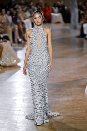 PFW Haute Couture Tony Ward Runway JR A model walks the runway at the Tony Ward show during Haute Couture Fashion Week in Paris, France, on 6 July 2026. Photo by Julien Reynaud APS-Medias ABACAPRESS.COM Paris France  Copyright: xReynaudxJulien APS-Medias ABACAx