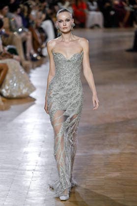 PFW Haute Couture Tony Ward Runway JR A model walks the runway at the Tony Ward show during Haute Couture Fashion Week in Paris, France, on 6 July 2026. Photo by Julien Reynaud APS-Medias ABACAPRESS.COM Paris France  Copyright: xReynaudxJulien APS-Medias ABACAx