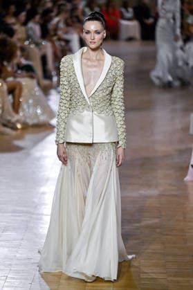 PFW Haute Couture Tony Ward Runway JR A model walks the runway at the Tony Ward show during Haute Couture Fashion Week in Paris, France, on 6 July 2026. Photo by Julien Reynaud APS-Medias ABACAPRESS.COM Paris France  Copyright: xReynaudxJulien APS-Medias ABACAx
