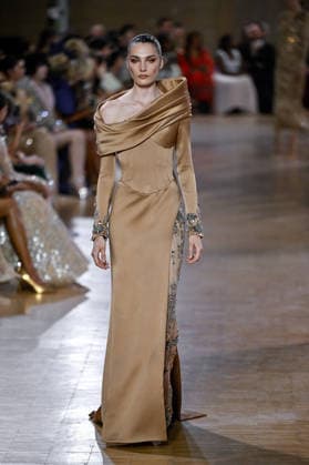 PFW Haute Couture Tony Ward Runway JR A model walks the runway at the Tony Ward show during Haute Couture Fashion Week in Paris, France, on 6 July 2026. Photo by Julien Reynaud APS-Medias ABACAPRESS.COM Paris France  Copyright: xReynaudxJulien APS-Medias ABACAx