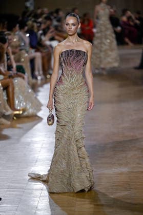 PFW Haute Couture Tony Ward Runway JR A model walks the runway at the Tony Ward show during Haute Couture Fashion Week in Paris, France, on 6 July 2026. Photo by Julien Reynaud APS-Medias ABACAPRESS.COM Paris France  Copyright: xReynaudxJulien APS-Medias ABACAx
