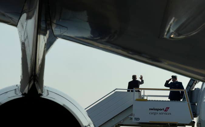 July 6, 2026, Halifax, Ns, Canada: Prime Minister Mark Carney boards a government plane in Halifax, Monday, July 6, 2026. Halifax Canada  - ZUMAc35_ 20260706_zaf_c35_081 Copyright: xAdrianxWyldx
