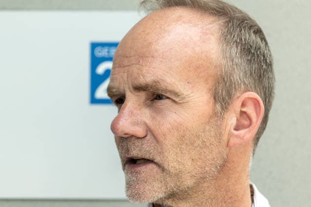 Einsatz Künstlicher Intelligenz in der Landwirtschaft. Im Bild der wissenschaftliche Leiter des Campus Klein-Altendorf. Im Rahmen der Tour Starke Zukunft in Nordrhein-Westfalen: KI in Landwirtschaft und Wald besuchte die Ministerin für Landwirtschaft und Verbraucherschutz des Landes Nordrhein-Westfalen Silke Gorißen auf ihrer vierten Station das Zukunftslabor der Agrar-, Ernährungs- und Ingenieurwissenschaftlichen Fakultät der Universität Bonn (AEI) auf dem Campus Klein-Altendorf in Rheinbach. *** The Use of Artificial Intelligence in Agriculture Pictured: the scientific director of the Klein Altendorf Campus As part of the Strong Future in North Rhine-Westphalia: AI in Agriculture and Forestry tour, Silke Gorißen, Minister
