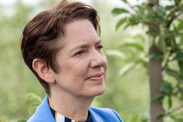 Einsatz Künstlicher Intelligenz in der Landwirtschaft. Im Bild die Ministerin für Landwirtschaft und Verbraucherschutz des Landes Nordrhein-Westfalen Silke Gorißen. Im Rahmen der Tour Starke Zukunft in Nordrhein-Westfalen: KI in Landwirtschaft und Wald besuchte die Ministerin auf ihrer vierten Station das Zukunftslabor der Agrar-, Ernährungs- und Ingenieurwissenschaftlichen Fakultät der Universität Bonn (AEI) auf dem Campus Klein-Altendorf in Rheinbach. *** The Use of Artificial Intelligence in Agriculture Pictured here is Silke Gorißen, Minister of Agriculture and Consumer Protection for the State of North Rhine-Westphalia. As part of the Strong Future in North Rhine-Westphalia: AI in Agriculture and Forestry tour, the min