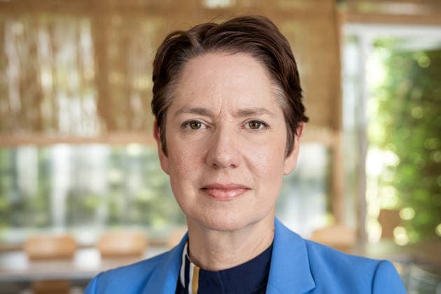 Einsatz Künstlicher Intelligenz in der Landwirtschaft. Im Bild die Ministerin für Landwirtschaft und Verbraucherschutz des Landes Nordrhein-Westfalen Silke Gorißen. Im Rahmen der Tour Starke Zukunft in Nordrhein-Westfalen: KI in Landwirtschaft und Wald besuchte die Ministerin auf ihrer vierten Station das Zukunftslabor der Agrar-, Ernährungs- und Ingenieurwissenschaftlichen Fakultät der Universität Bonn (AEI) auf dem Campus Klein-Altendorf in Rheinbach. *** The Use of Artificial Intelligence in Agriculture Pictured here is Silke Gorißen, Minister of Agriculture and Consumer Protection for the State of North Rhine-Westphalia. As part of the Strong Future in North Rhine-Westphalia: AI in Agriculture and Forestry tour, the min