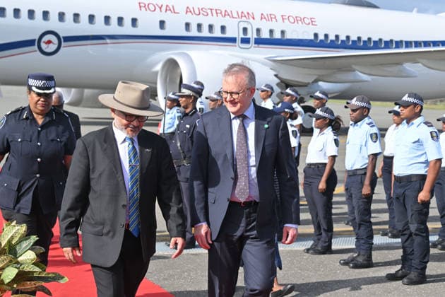 ANTHONY ALBANESE PACIFIC ISLANDS VISIT, Australian Prime Minister Anthony Albanese and Solomon Islands Prime Minister Matthew Wale at Honiara Airport in Honiara, Solomon Islands, Tuesday, July 7, 2026. ( NO ARCHIVING HONIARA SOLOMON ISLANDS  Copyright: xMICKxTSIKASx 20260707142461466753