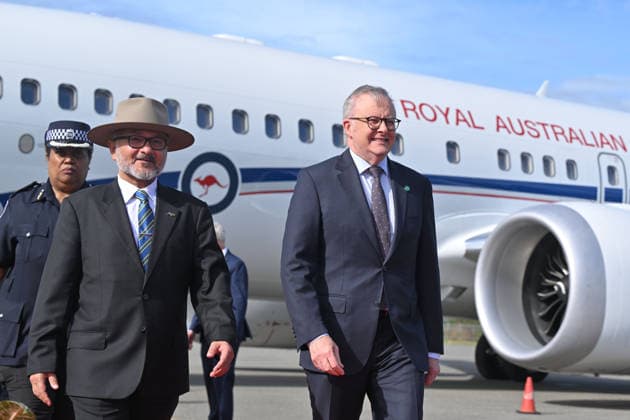 ANTHONY ALBANESE PACIFIC ISLANDS VISIT, Australian Prime Minister Anthony Albanese and Solomon Islands Prime Minister Matthew Wale at Honiara Airport in Honiara, Solomon Islands, Tuesday, July 7, 2026. ( NO ARCHIVING HONIARA SOLOMON ISLANDS  Copyright: xMICKxTSIKASx 20260707135773256802