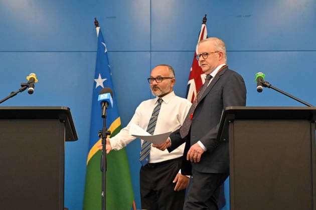 ANTHONY ALBANESE PACIFIC ISLANDS VISIT, Australia™s Prime Minister Anthony Albanese and Solomon Islands Prime Minister Matthew Wale arrive at a press conference in Honiara, Solomon Islands, Tuesday, July 7, 2026. ( NO ARCHIVING HONIARA SOLOMON ISLANDS  Copyright: xMICKxTSIKASx 20260707129088029207
