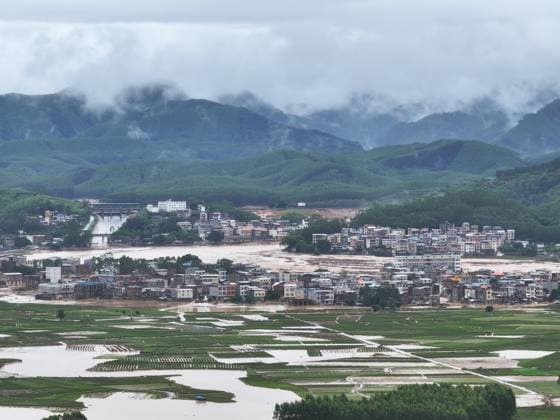 NANNING, CHINA - JULY 06: In an aerial view, floodwaters inundate Pingshan Village after local reservoirs overflowed due to Typhoon Maysak on July 6, 2026 in Hengzhou, Nanning, Guangxi Zhuang Autonomous Region of China. Local authorities are organizing the evacuation of residents in affected areas of Hengzhou City and Binyang County in Guangxi.  Copyright: xChinaxNewsxServicex 111652617407