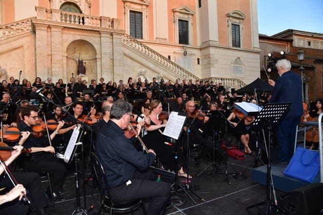 IPA86455644 - Rome, Piazza del Campidoglio: Nicola Piovani’s Tribute Concert to Ennio Morricone. Pictured: Nicola Piovani  Copyright: xVincenzoxLandix xVincenzoxLandix 86455644