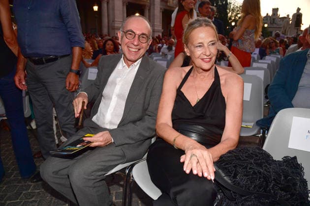 IPA86455699 - Rome, Piazza del Campidoglio: Nicola Piovani’s Tribute Concert to Ennio Morricone. Pictured: Giuseppe Tornatore and Roberta Pacetti  Copyright: xVincenzoxLandix xVincenzoxLandix 86455699