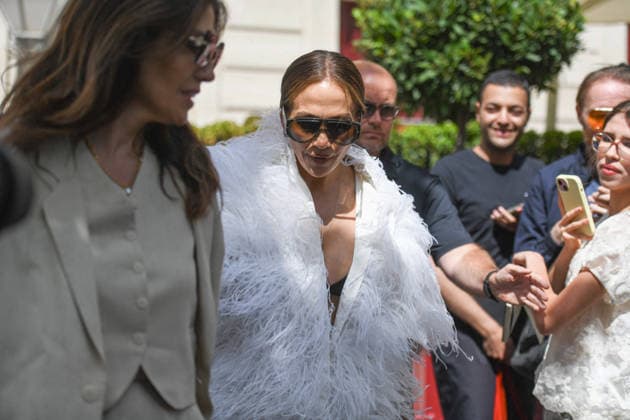 Jennifer Lopez Leaving The Hotel La Reserve - Paris JLO, Jennifer Lopez is seen leaving the Hotel La Reserve as part of Paris Fashion Week in Paris, France on July 7, 2026. Photo by Florian Poitout ABACAPRESS.COM Paris France  Copyright: xPoitoutxFlorian ABACAx