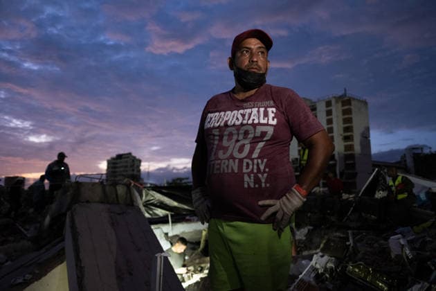 Digging with bare hands: A father s search for his daughters in Venezuela CARABALLEDA, VENEZUELA - JULY 06: Jefersson Caripe searches through the rubble of a collapsed building with volunteers in the Caribe area of La Guaira state, Venezuela, on July 06, 2026, following twin earthquakes that struck the country s Caribbean coast. Caripe is searching for his two daughters, who remain missing after the disaster, while volunteers use shovels, picks and their bare hands to clear the debris. Before the earthquakes, Caripe and his wife operated a beachfront business in the area. Diko Betancourt Anadolu Caraballeda Venezuela. Editorial use only. Please get in touch for any other usage.  Copyright: x2026xAnadoluxDikoxBetancourtx