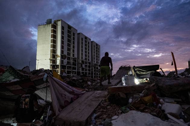Digging with bare hands: A father s search for his daughters in Venezuela CARABALLEDA, VENEZUELA - JULY 06: Jefersson Caripe searches through the rubble of a collapsed building with volunteers in the Caribe area of La Guaira state, Venezuela, on July 06, 2026, following twin earthquakes that struck the country s Caribbean coast. Caripe is searching for his two daughters, who remain missing after the disaster, while volunteers use shovels, picks and their bare hands to clear the debris. Before the earthquakes, Caripe and his wife operated a beachfront business in the area. Diko Betancourt Anadolu Caraballeda Venezuela. Editorial use only. Please get in touch for any other usage.  Copyright: x2026xAnadoluxDikoxBetancourtx