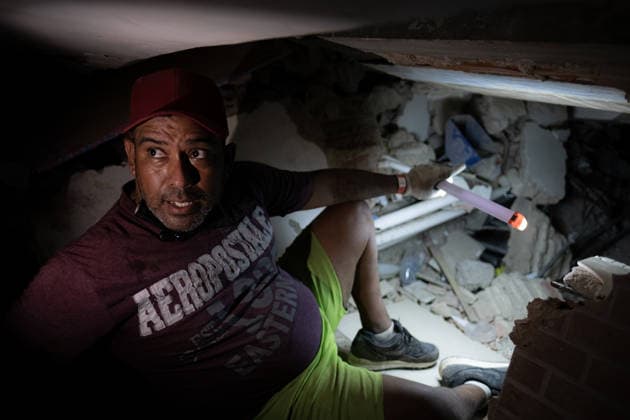 Digging with bare hands: A father s search for his daughters in Venezuela CARABALLEDA, VENEZUELA - JULY 06: Jefersson Caripe searches through the rubble of a collapsed building with volunteers in the Caribe area of La Guaira state, Venezuela, on July 06, 2026, following twin earthquakes that struck the country s Caribbean coast. Caripe is searching for his two daughters, who remain missing after the disaster, while volunteers use shovels, picks and their bare hands to clear the debris. Before the earthquakes, Caripe and his wife operated a beachfront business in the area. Diko Betancourt Anadolu Caraballeda Venezuela. Editorial use only. Please get in touch for any other usage.  Copyright: x2026xAnadoluxDikoxBetancourtx