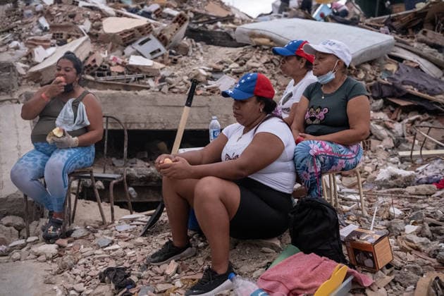 Digging with bare hands: A father s search for his daughters in Venezuela CARABALLEDA, VENEZUELA - JULY 06: Residents wait near the rubble of collapsed buildings in the Caribe area of La Guaira state, Venezuela, on July 06, 2026, following twin earthquakes that struck the country s Caribbean coast. Search and rescue efforts continue in the area as families await news of missing relatives. Diko Betancourt Anadolu Caraballeda Venezuela. Editorial use only. Please get in touch for any other usage.  Copyright: x2026xAnadoluxDikoxBetancourtx