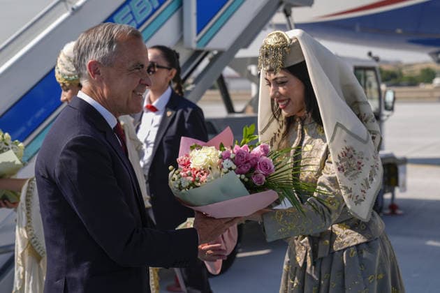NATO Heads of State and Government Summit in Ankara ANKARA, TURKIYE - JULY 07: Canadian Prime Minister Mark Carney (L) and his wife, Diana Fox Carney (not seen), arrive at Ankara Airport to attend the 36th NATO Heads of State and Government Summit in Ankara, Turkiye, on July 07, 2026. Osmancan Gurdogan Anadolu Ankara Turkey. Editorial use only. Please get in touch for any other usage.  Copyright: x2026xAnadoluxOsmancanxGurdoganx