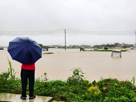 NANNING, CHINA - JULY 07: Floodwaters submerge villages and farmlands with only the tops of jasmine planting sheds visible after typhoon Maysak on July 7, 2026 in Hengzhou, Nanning, Guangxi Zhuang Autonomous Region of China. Local authorities are organizing the evacuation of residents in affected areas of Hengzhou City in Guangxi.  Copyright: xVCGx 111652794683