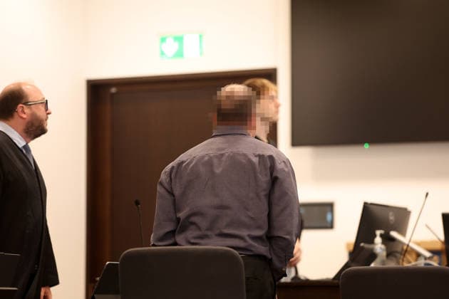 Vor dem Landgericht Nürnberg-Fürth beginnt heute den 7. Juli 2026 der Prozess gegen einen 53-jährigen Mann aus dem Landkreis Erlangen-Höchstadt . Ihm wird vorgeworfen, über einen Messenger-Dienst den schweren sexuellen Missbrauch an einem Mädchen auf den Philippinen angeleitet, per Livestream verfolgt und dafür die Mutter bezahlt zu haben. Die vorgeworfenen Taten sollen zwischen 2019 und 2022 stattgefunden haben. Das betroffene Mädchen war damals 8 bis 11 Jahre . Der Fall wurde von der Zentralstelle Cybercrime Bayern (Generalstaatsanwaltschaft Bamberg) geführt . in Nürnberg , Bayern , Deutschland . Juli 07 , 2026 . Photo by: Davide Elias IPA Photo Pressefoto DENL Copyright: xDavidexEliasx