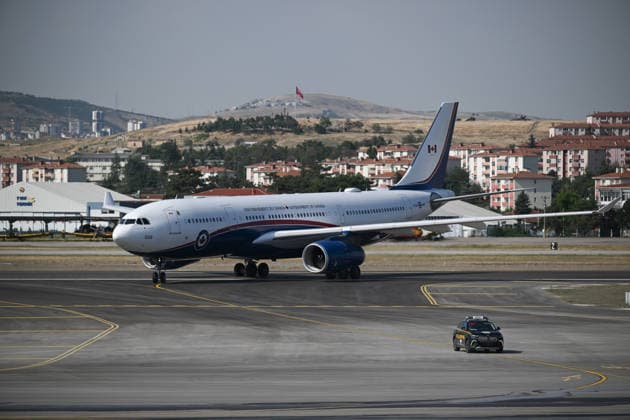 NATO Heads of State and Government Summit in Ankara ANKARA, TURKIYE - JULY 07: Canadian Prime Minister Mark Carney and his wife, Diana Fox Carney, arrive at Ankara Airport to attend the 36th NATO Heads of State and Government Summit in Ankara, Turkiye, on July 07, 2026. Abdullah Guclu Anadolu Ankara Turkey. Editorial use only. Please get in touch for any other usage.  Copyright: x2026xAnadoluxAbdullahxGuclux