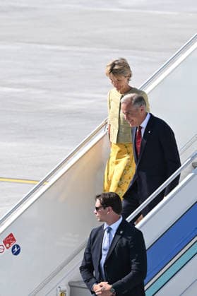 NATO Heads of State and Government Summit in Ankara ANKARA, TURKIYE - JULY 07: Canadian Prime Minister Mark Carney and his wife, Diana Fox Carney, arrive at Ankara Airport to attend the 36th NATO Heads of State and Government Summit in Ankara, Turkiye, on July 07, 2026. Abdullah Guclu Anadolu Ankara Turkey. Editorial use only. Please get in touch for any other usage.  Copyright: x2026xAnadoluxAbdullahxGuclux