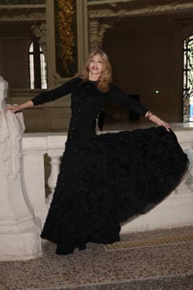 Chanel Fall Winter 2026 2027 Haute Couture photocall Arielle Dombasle Photocall Chanel Haute Couture automne-hiver 2026 2027 au Grand Palais Ã Paris, le 7 juillet 2026. Chanel Fall Winter 2026 2027 Haute Couture photocall at the Grand Palais in Paris on July 7, 2026.  Copyright: xFabricexChasseryx
