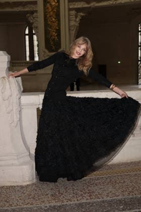 Chanel Fall Winter 2026 2027 Haute Couture photocall Arielle Dombasle Photocall Chanel Haute Couture automne-hiver 2026 2027 au Grand Palais Ã Paris, le 7 juillet 2026. Chanel Fall Winter 2026 2027 Haute Couture photocall at the Grand Palais in Paris on July 7, 2026.  Copyright: xFabricexChasseryx