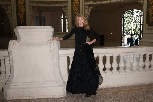Chanel Fall Winter 2026 2027 Haute Couture photocall Arielle Dombasle Photocall Chanel Haute Couture automne-hiver 2026 2027 au Grand Palais Ã Paris, le 7 juillet 2026. Chanel Fall Winter 2026 2027 Haute Couture photocall at the Grand Palais in Paris on July 7, 2026.  Copyright: xFabricexChasseryx