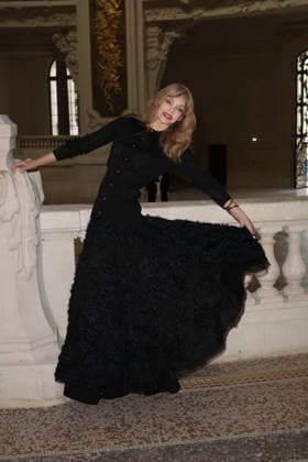 Chanel Fall Winter 2026 2027 Haute Couture photocall Arielle Dombasle Photocall Chanel Haute Couture automne-hiver 2026 2027 au Grand Palais Ã Paris, le 7 juillet 2026. Chanel Fall Winter 2026 2027 Haute Couture photocall at the Grand Palais in Paris on July 7, 2026.  Copyright: xFabricexChasseryx