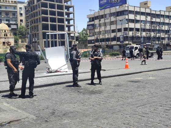 Twin Explosions Rock Damascus During French President Macron Visit Damascus, Syria - July 7, 2026: A view of the aftermath following two consecutive explosions that rocked the Syrian capital, Damascus, during the second day of French President Emmanuel Macron s official visit. The twin blasts, which occurred near the old Ministry of Tourism and the Al-Muhafaza roundabout, left several people injured and triggered a massive security lockdown with major roads closed. Damascus Syria Copyright: xMohammadxBashirxAldaherx