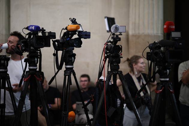 Decision on Appeal Trial of Marine Le Pen and Rn S Officials on Suspicion of Embezzlement of European Public Funds - Paris Journalists at Paris courthouse before the decision on the appeal trial of President of the parliamentary group of the French far-right Rassemblement National (RN) party, Marine Le Pen and officials of French far-right Rassemblement National (RN) party on suspicion of embezzlement of European public funds, in Paris on July 7, 2026. The appeal comes after a court last year barred Le Pen from running for office for five years over a European Parliament fake-jobs scam involving her and other officials from her National Rally party. Photo by Raphael Lafargue ABACAPRESS.COM Paris Ile-de-France France  Copyright: xLafarguexRaphael ABACAx