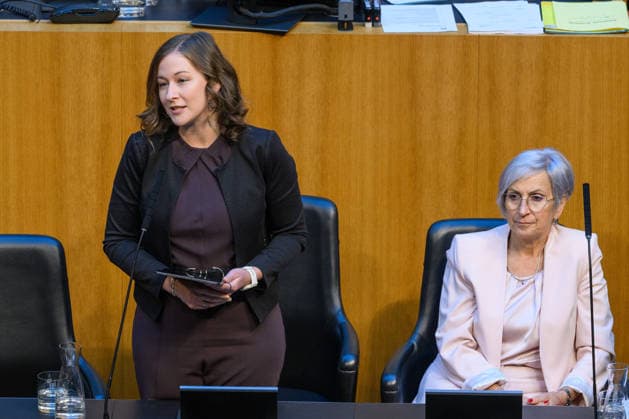 - Wien 7.7.2026 - 87. Sitzung des Nationalrats. TO: Volksgruppengesetz und Gerichtsorganisationsgesetz. PHOTO: Kanzlerantministerin für Integration, Familie, Jugend und EU-Agenden Claudia Bauer (ÖVP) und Justizministerin Anna Sporrer (SPÖ) 87th sitting of the National Council. Nationalrat, Nationalratssitzung, Parlamentssitzung, Parlament, Plenum, Claudia Plakolm 87. Sitzung des Nationalrats *** Vienna, July 7, 2026—87th Session of the National Council: Agenda Items—Ethnic Groups Act and Court Organization Act. PHOTO: Deputy Chancellor and Minister for Integration, Family, Youth, and EU Affairs Claudia Bauer (ÖVP) and Minister of Justice Anna Sporrer (SPÖ). 87th Session of the National Council (Nationalrat), National Council session, 
