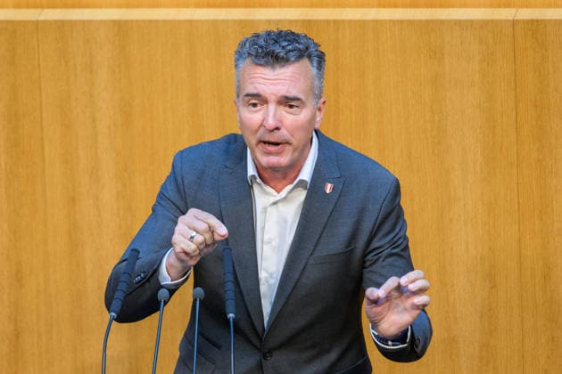 - Wien 7.7.2026 - 87. Sitzung des Nationalrats. TO: Volksgruppengesetz und Gerichtsorganisationsgesetz. PHOTO: Abg. Gernot Darmann (FPÖ) 87th sitting of the National Council. Nationalrat, Nationalratssitzung, Parlamentssitzung, Parlament, Plenum 87. Sitzung des Nationalrats *** Vienna, July 7, 2026, 87th Session of the National Council: Agenda Item—Ethnic Groups Act and Court Organization Act. PHOTO: Rep. Gernot Darmann, FPÖ. 87th Session of the National Council; National Council, National Council session, parliamentary session, Parliament, plenary session 87th session of the National Council 