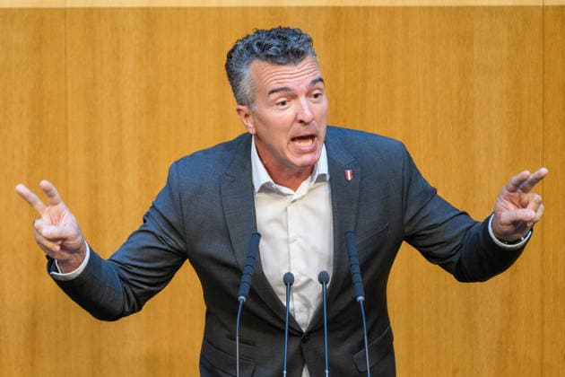 - Wien 7.7.2026 - 87. Sitzung des Nationalrats. TO: Volksgruppengesetz und Gerichtsorganisationsgesetz. PHOTO: Abg. Gernot Darmann (FPÖ) 87th sitting of the National Council. Nationalrat, Nationalratssitzung, Parlamentssitzung, Parlament, Plenum 87. Sitzung des Nationalrats *** Vienna, July 7, 2026, 87th Session of the National Council: Agenda Item—Ethnic Groups Act and Court Organization Act. PHOTO: Rep. Gernot Darmann, FPÖ. 87th Session of the National Council; National Council, National Council session, parliamentary session, Parliament, plenary session 87th session of the National Council 