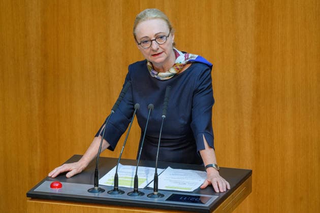 - Wien 7.7.2026 - 87. Sitzung des Nationalrats. TO: Alternative Investmentfonds Manager-Gesetz. PHOTO: Abg. Barbara Kolm (FPÖ) 87th sitting of the National Council. Nationalrat, Nationalratssitzung, Parlamentssitzung, Parlament, Plenum 87. Sitzung des Nationalrats *** Vienna, July 7, 2026 — 87th Session of the National Council: Agenda Item — Alternative Investment Fund Managers Act. PHOTO: Rep. Barbara Kolm (FPÖ). 87th Session of the National Council; National Council, National Council session, parliamentary session, parliament, plenary session; 87th Session of the National Council 