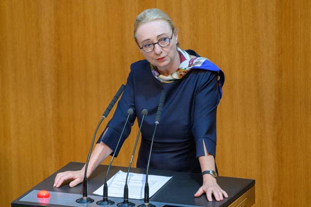 - Wien 7.7.2026 - 87. Sitzung des Nationalrats. TO: Alternative Investmentfonds Manager-Gesetz. PHOTO: Abg. Barbara Kolm (FPÖ) 87th sitting of the National Council. Nationalrat, Nationalratssitzung, Parlamentssitzung, Parlament, Plenum 87. Sitzung des Nationalrats *** Vienna, July 7, 2026 — 87th Session of the National Council: Agenda Item — Alternative Investment Fund Managers Act. PHOTO: Rep. Barbara Kolm (FPÖ). 87th Session of the National Council; National Council, National Council session, parliamentary session, parliament, plenary session; 87th Session of the National Council 