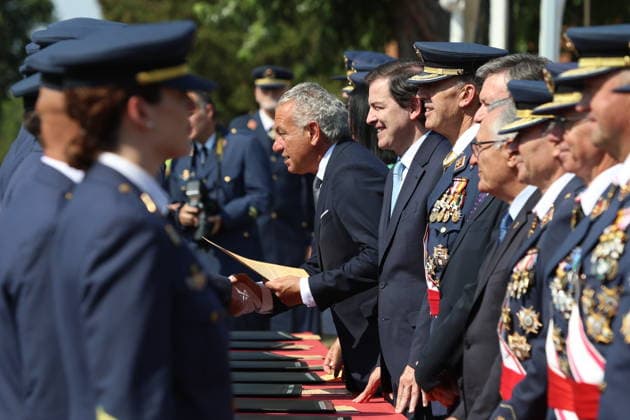 The King Presents the Royal Commissions at the Basic Air and Space Academy King Felipe VI, accompanied by the president of the Regional Government of Castile and León, Alfonso Fernández Manueco, during the presentation of the Royal Commissions to the new sergeants of the Air and Space Force, at the Air and Space Basic Academy (ABA), on July 7, 2026, in León, Castile and León, Spain. The mission of the Air and Space Basic Academy (ABA) is to train its cadets in the constitutional principles and the nature of the Armed Forces, as well as to provide them with professional training and equip them to continually adapt their knowledge to advances in science and technology in order to fulfill the objectives assigned to the Air Force. JULY 7, 2026  Copyright: xFernandoxOterox 7651152