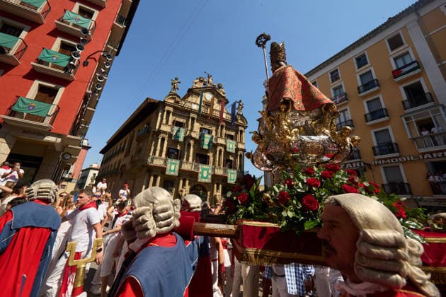 San Fermín Procession 2026 San Fermín Procession during the 2026 San Fermín Festival, on July 7, 2026, in Pamplona, Navarre, Spain. Thousands of Pamplona residents dressed in white and red have taken to the streets of Pamplona, on the main day of the San Fermín festivities, to accompany the saint on his procession through the city’s Old Town. The figure of San Fermín was accompanied by buglers, kettledrummers, dantzaris, mace-bearers, an honor guard, txistularis, bagpipers, the Parade of Giants and Bigheads, and the municipal band, La Pamplonesa JULY 7, 2026 Pamplona, Navarre Pamplona, Navarre, Spain  Copyright: xEduardoxSanzx 7651159