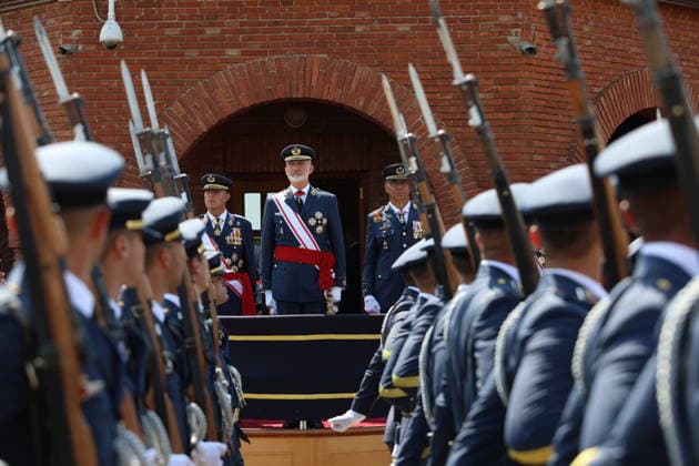 The King Presents the Royal Commissions at the Basic Air and Space Academy King Felipe VI during the presentation of the Royal Commissions to the new sergeants of the Air and Space Force, at the Air and Space Basic Academy (ABA), on July 7, 2026, in León, Castile and León, Spain. The mission of the Air and Space Basic Academy (ABA) is to educate its cadets in the constitutional principles and the nature of the Armed Forces, as well as to provide them with professional training and equip them to continually adapt their knowledge to advances in science and technology in order to fulfill the objectives assigned to the Air and Space Force. JULY 7, 2026, Spain  Copyright: xFernandoxOterox 7651192