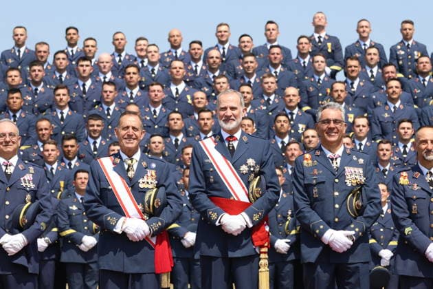 The King Presents the Royal Commissions at the Basic Air and Space Academy King Felipe VI during the presentation of the Royal Commissions to the new sergeants of the Air and Space Force, at the Air and Space Basic Academy (ABA), on July 7, 2026, in León, Castile and León, Spain. The mission of the Air and Space Basic Academy (ABA) is to train its cadets in the constitutional principles and characteristics of the Armed Forces, as well as to provide them with professional training and equip them to continually adapt their knowledge to advances in science and technology in order to fulfill the objectives assigned to the Air and Space Force. July 7, 2026, Spain  Copyright: xFernandoxOterox 7651199