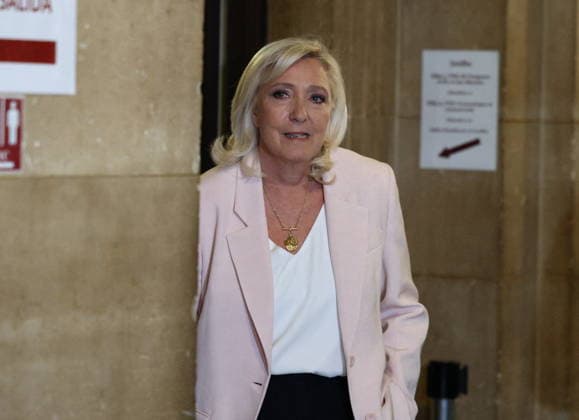 RECORD DATE NOT STATED Marine Le Pen Appeal Trial Decision - Paris Marine Le Pen arriving at Paris courthouse before the decision on the appeal trial of President of the parliamentary group of the French far-right Rassemblement National (RN) party, Marine Le Pen and officials of French far-right Rassemblement National (RN) party on suspicion of embezzlement of European public funds, in Paris on July 7, 2026. The appeal comes after a court last year barred Le Pen from running for office for five years over a European Parliament fake-jobs scam involving her and other officials from her National Rally party. Photo by Raphael Lagargue ABACAPRESS.COM Paris France  Copyright: xLafarguexRaphael ABACAx