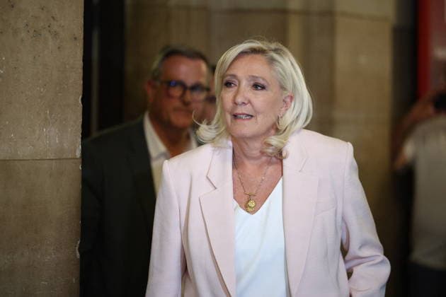 Marine Le Pen Appeal Trial Decision - Paris Marine Le Pen arriving at Paris courthouse before the decision on the appeal trial of President of the parliamentary group of the French far-right Rassemblement National (RN) party, Marine Le Pen and officials of French far-right Rassemblement National (RN) party on suspicion of embezzlement of European public funds, in Paris on July 7, 2026. The appeal comes after a court last year barred Le Pen from running for office for five years over a European Parliament fake-jobs scam involving her and other officials from her National Rally party. Photo by Raphael Lagargue ABACAPRESS.COM Paris France  Copyright: xLafarguexRaphael ABACAx
