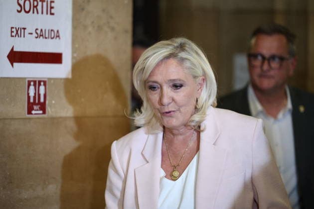 Marine Le Pen Appeal Trial Decision - Paris Marine Le Pen arriving at Paris courthouse before the decision on the appeal trial of President of the parliamentary group of the French far-right Rassemblement National (RN) party, Marine Le Pen and officials of French far-right Rassemblement National (RN) party on suspicion of embezzlement of European public funds, in Paris on July 7, 2026. The appeal comes after a court last year barred Le Pen from running for office for five years over a European Parliament fake-jobs scam involving her and other officials from her National Rally party. Photo by Raphael Lagargue ABACAPRESS.COM Paris France  Copyright: xLafarguexRaphael ABACAx