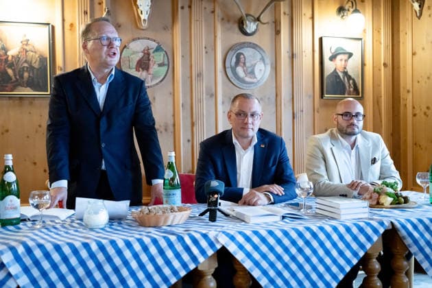 Stocker Verlag, Handwerk - Meister - Politik Berlin, AfD, Tino Chrupalla, Buchpräsentation, Leopold Stocker Verlag, Handwerk - Meister - Politik , Tino Chrupalla, Max Otte Berlin Berlin GER *** Stocker Verlag, Crafts, Master Craftsmen, Politics, Berlin, AfD, Tino Chrupalla, Book Presentation, Leopold Stocker Verlag, Crafts, Master Craftsmen, Politics, Tino Chrupalla, Max Otte, Berlin, Berlin, GER